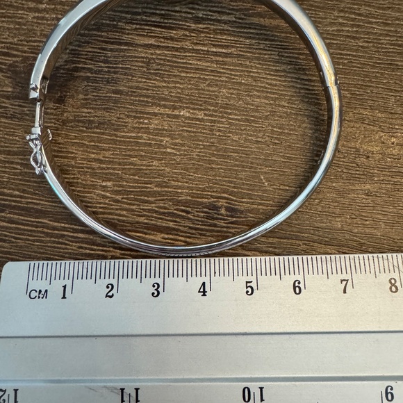 925 Sterling Silver Bangle Bracelet - Heart Clasp with Diamond Chips -Size M - Picture 8 of 11